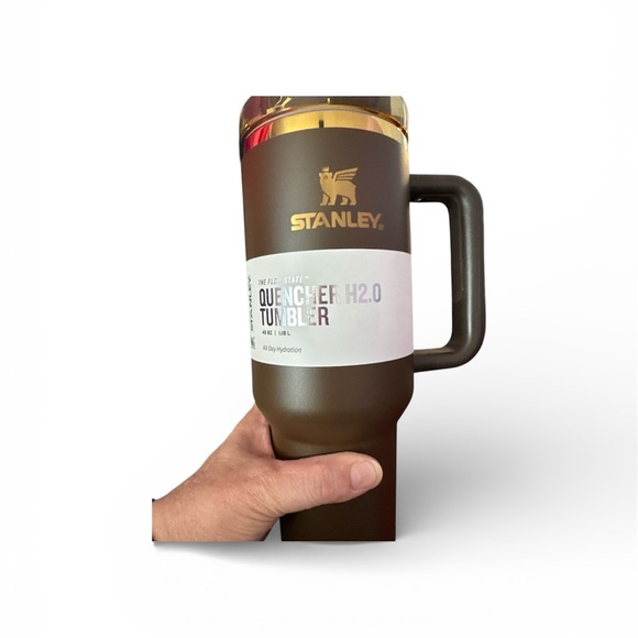 Stanley Quencher H2.0 Tumbler in Chocolate Brown. 40oz. Comes with box - Picture 5 of 5